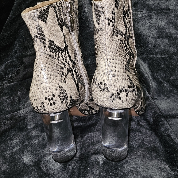 Schutz Snakeskin Leather Ankle Boots Clear Heel Zip Women's
9B - Picture 4 of 12